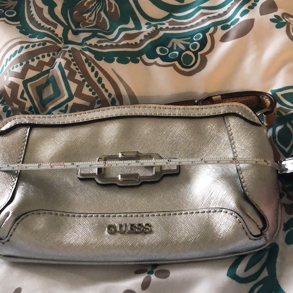 Guess wristlet or clutch - Picture 6 of 6